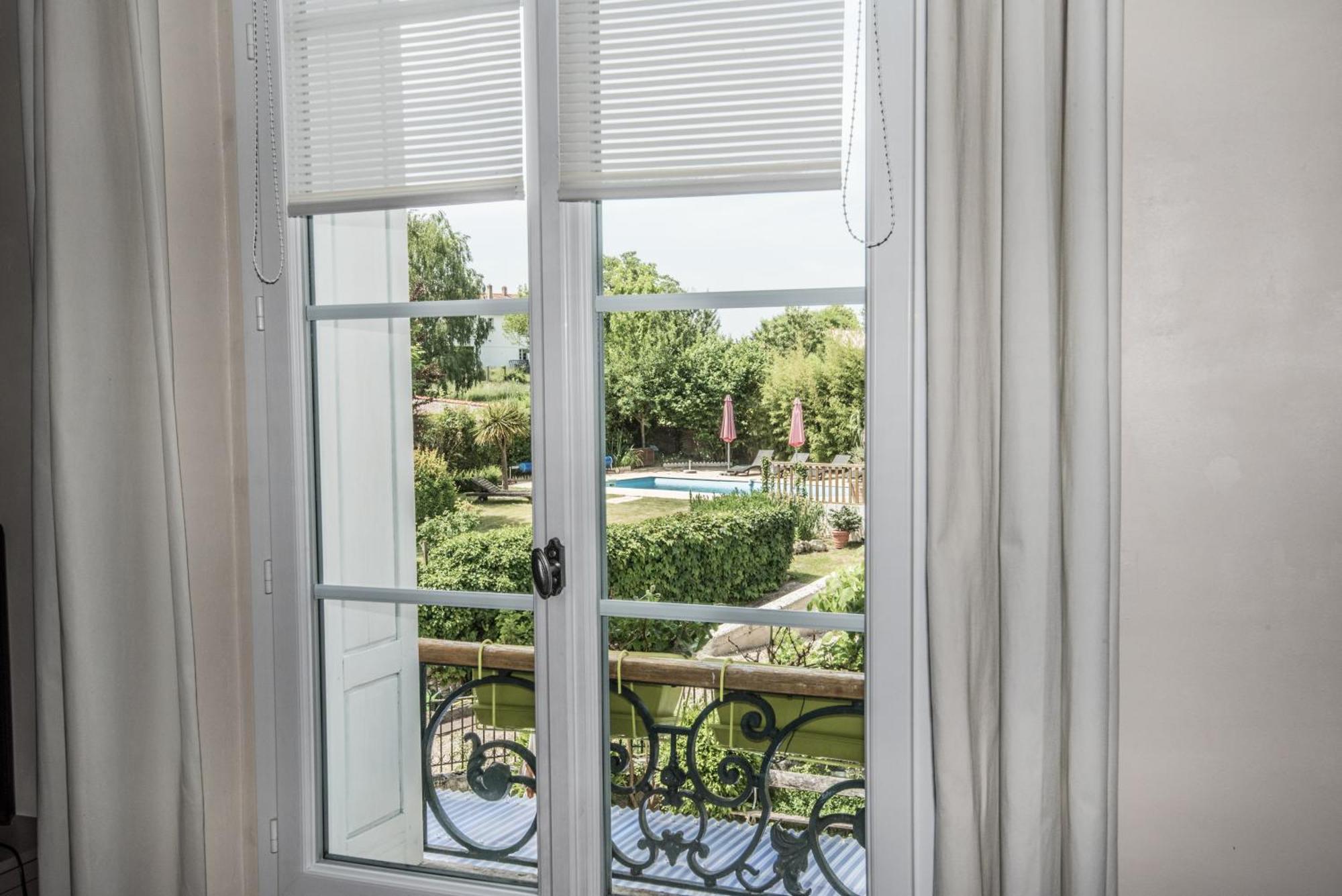 Les Tuileries De Chanteloup Guest house La Roche-Chalais